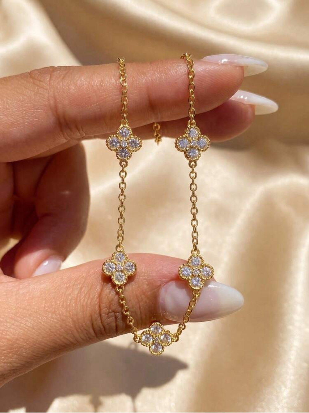 Lovisa Gold Clover Pendant Chain Bracelet